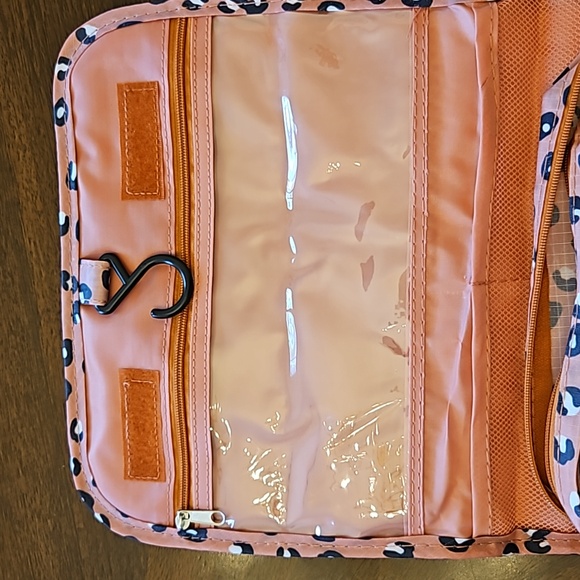 NWT Travel Toiletry Pouch, Hanging, Multi-Compartment Animal Print in Pink - Picture 6 of 8